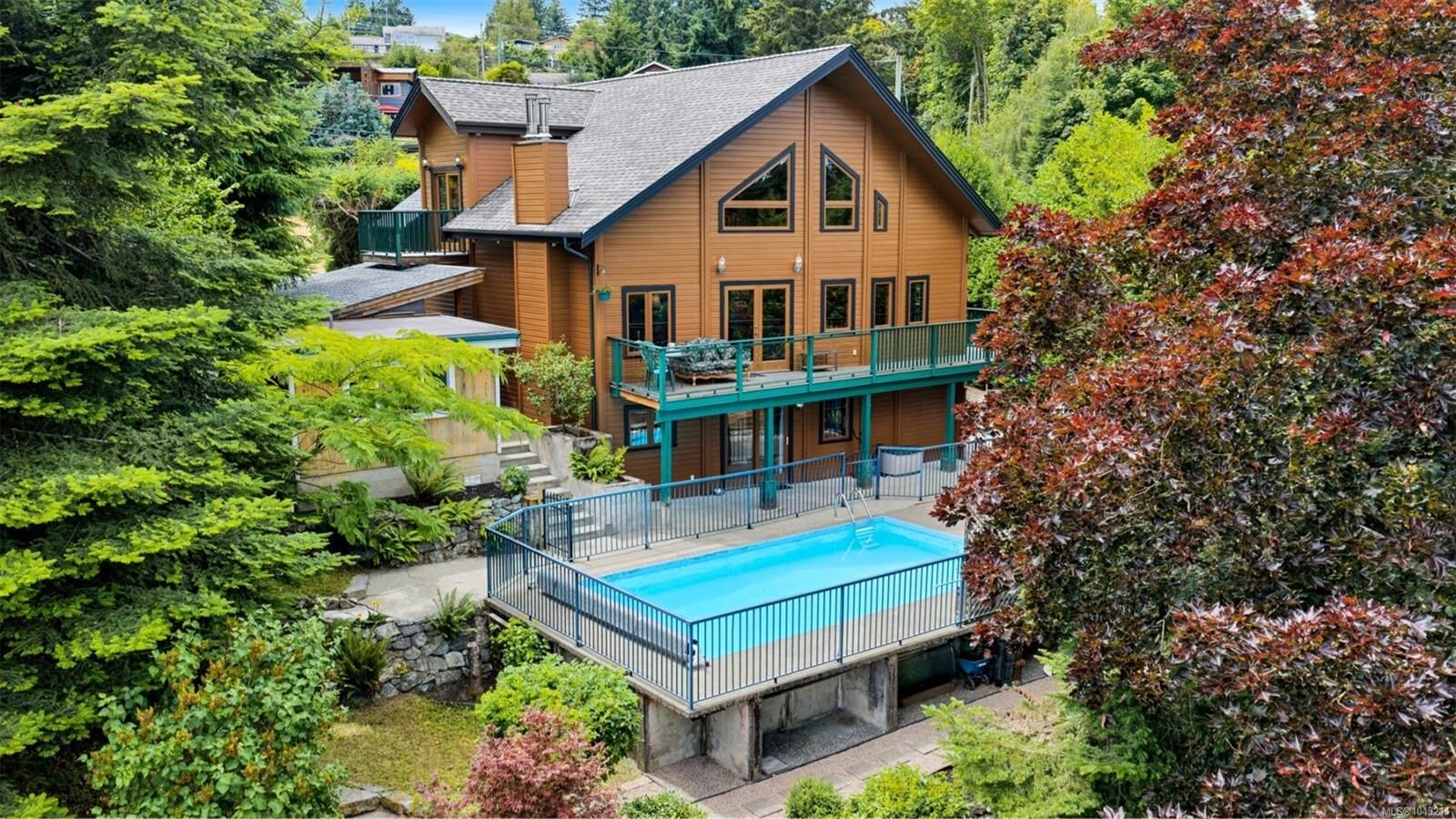 Property Photo:  2581 Seaview Rd  BC V8H 1C8 