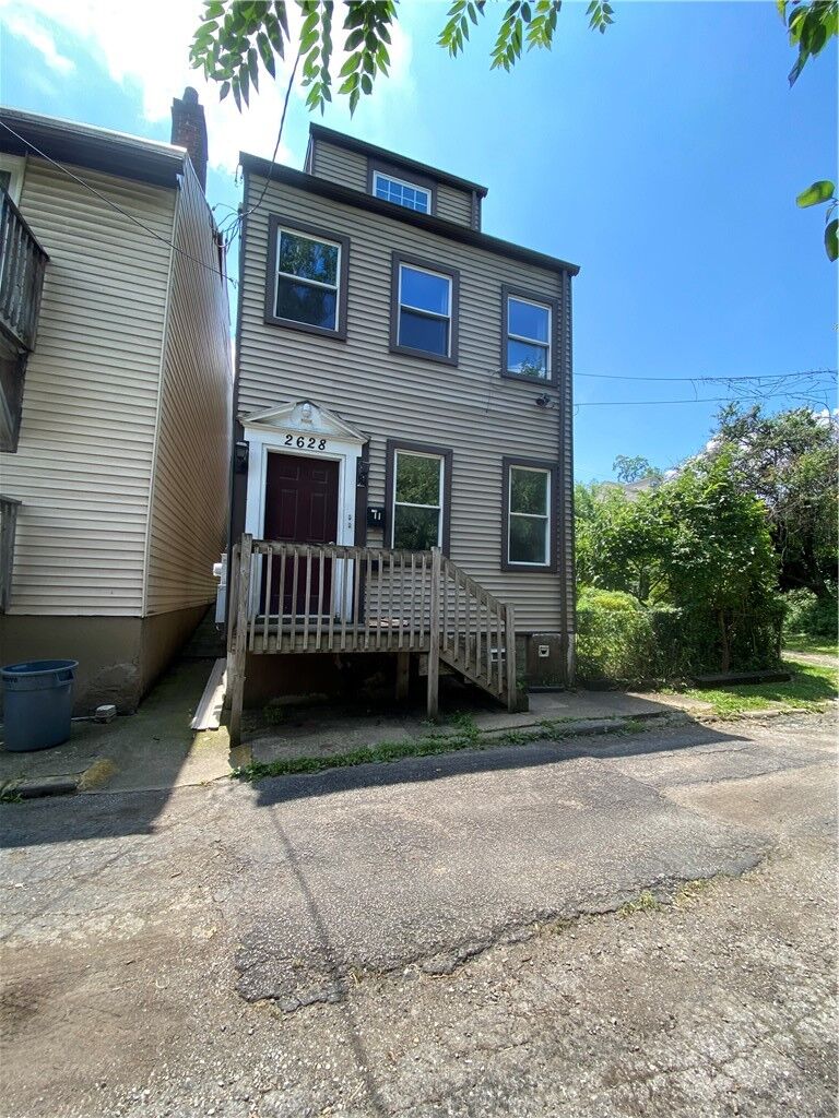 Property Photo:  2628 Edwards Way 1  PA 15203 