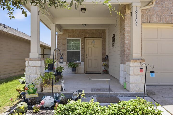 Property Photo:  12109 Waterford Run Way  TX 78653 