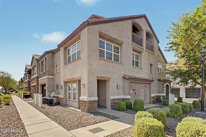 Property Photo:  2233 E Huntington Drive  AZ 85040 
