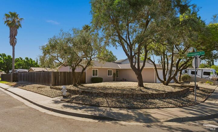 Property Photo: 180 Weymouth Court CA 95687