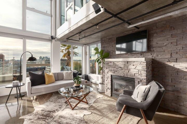 289 Alexander Street 1002 — photo 1