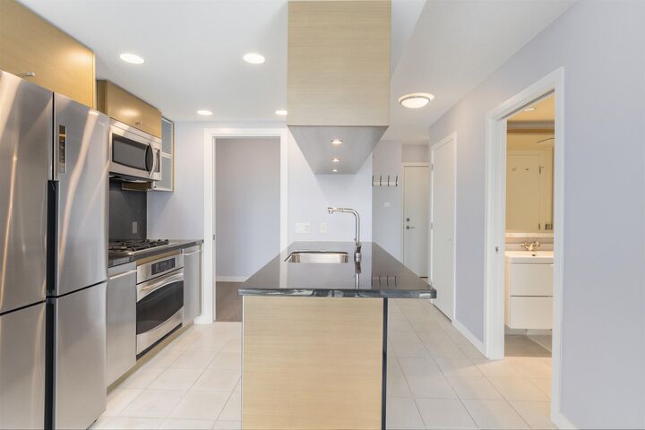 Property Photo: 833 Seymour Street 907 BC V6B 0G4