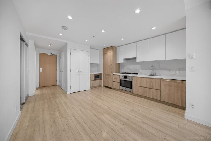 Property Photo:  6080 McKay Avenue 3008  BC V5H 0J4 
