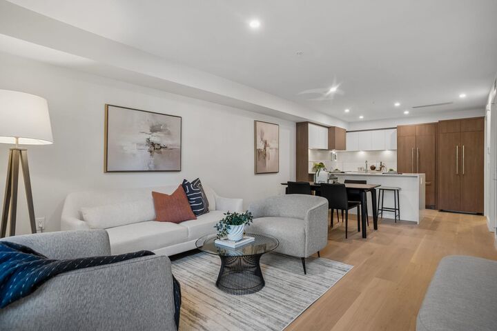 Property Photo: 378 W 45th Avenue 101 BC V5Y 0P6