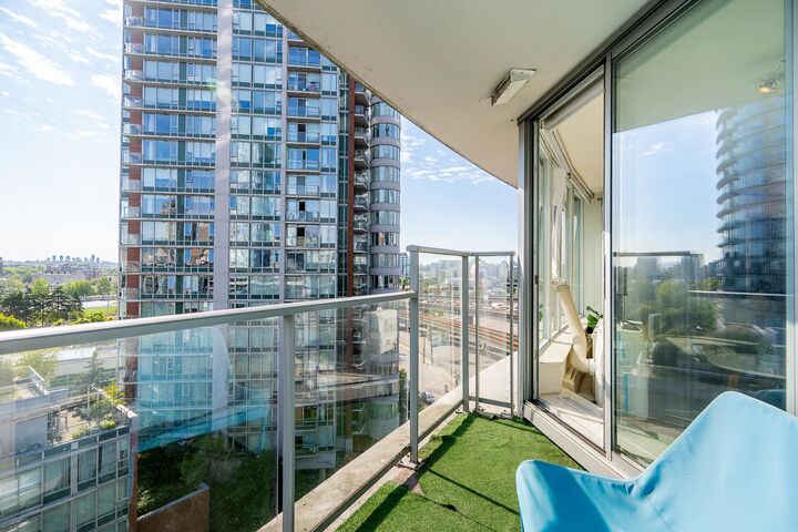 Property Photo: 689 Abbott Street 1002 BC V6B 0J2