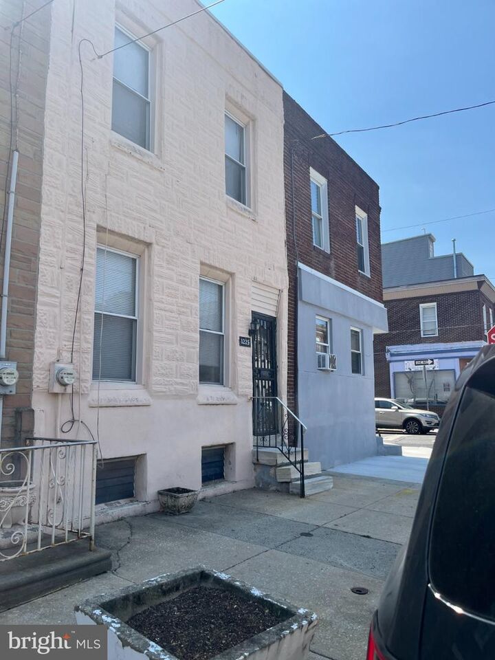 Property Photo:  