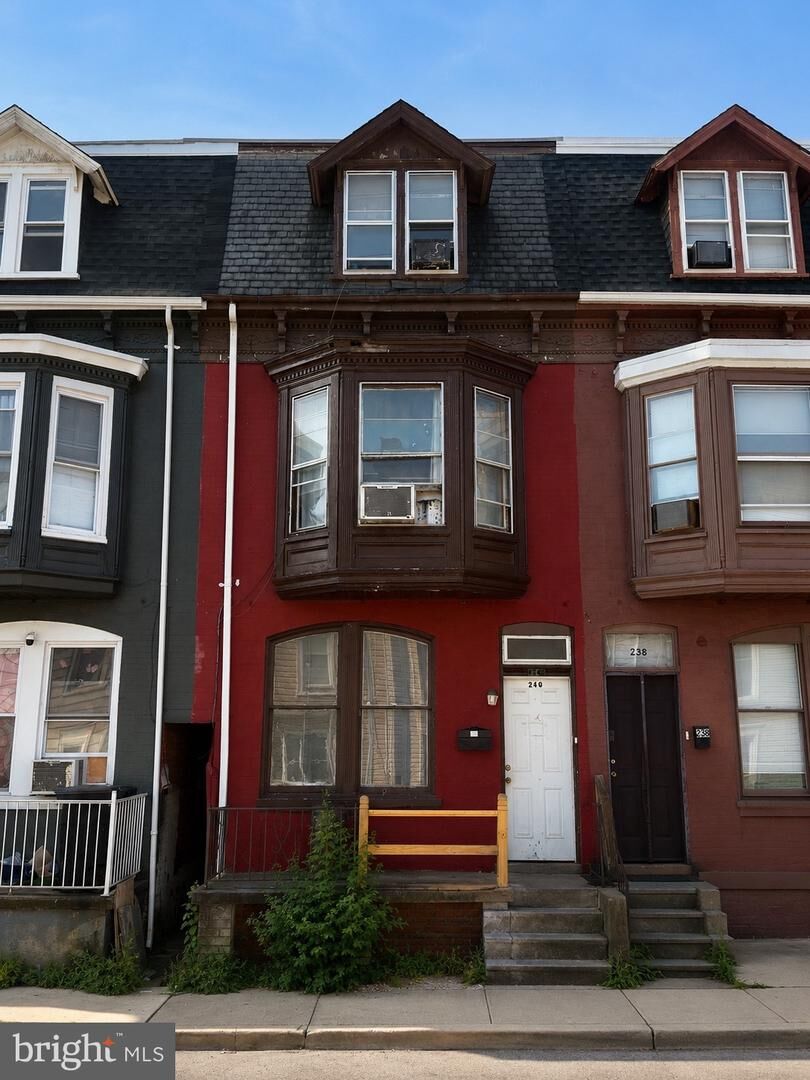 Property Photo:  240 E Poplar Street  PA 17403 