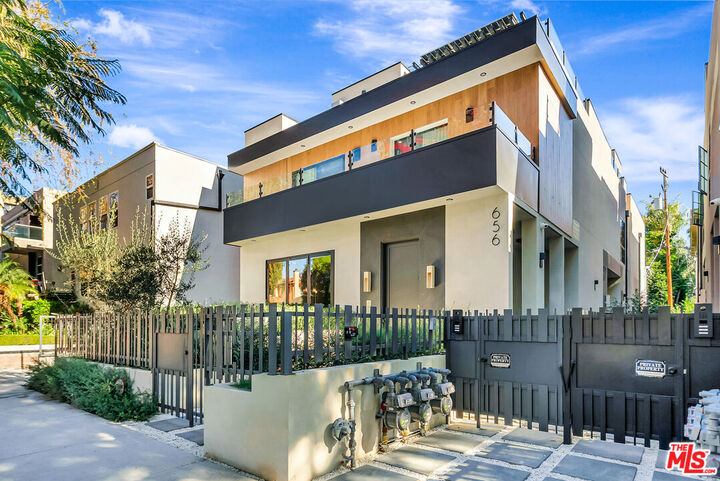 Property Photo:  652 Huntley Dr  CA 90069 