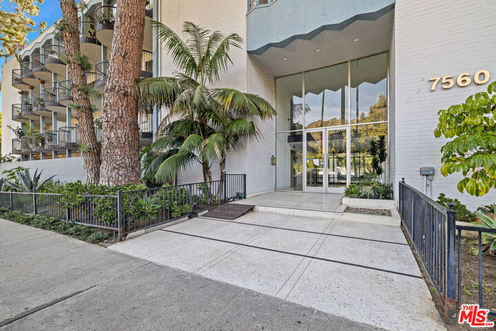 Property Photo:  7560 Hollywood Blvd  CA 90046 