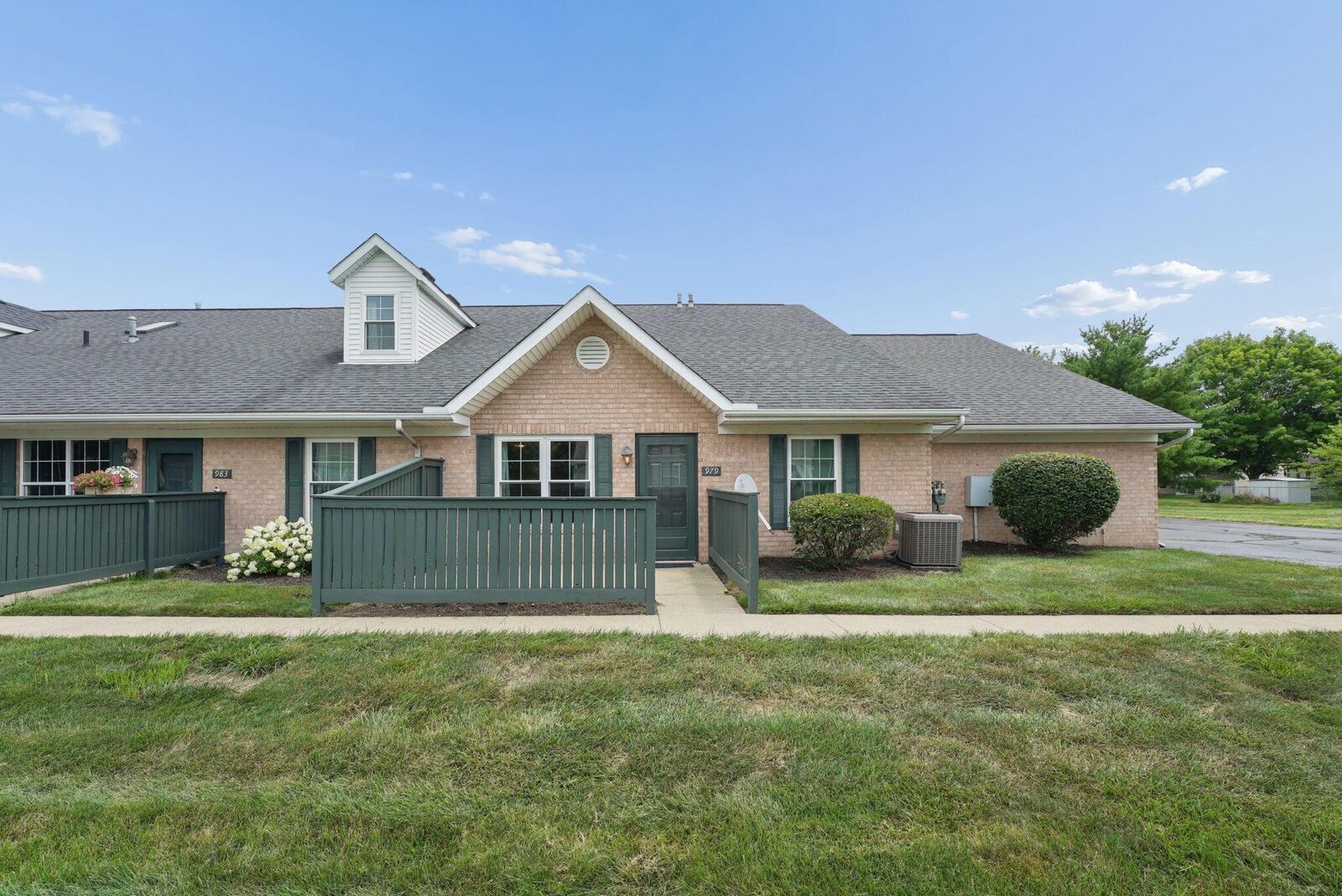 Property Photo: 979 Kingsbury Court OH 43055