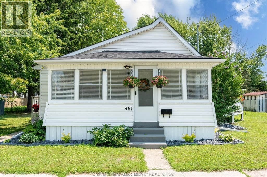 Property Photo:  461 Selkirk Street  ON N8A 3X9 