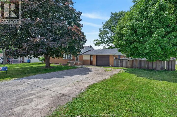 Property Photo:  1749 Shawnee  ON N8N 1S4 