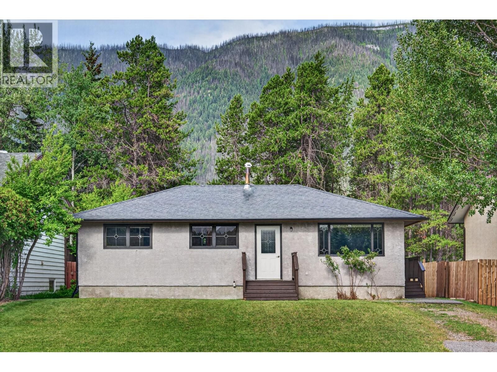 Property Photo: 405 Maple Street BC V0B 2G0