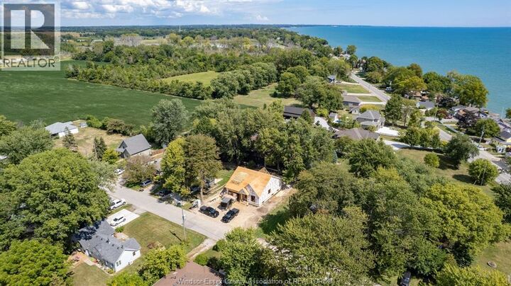 Property Photo: 252 Ford Road ON N9Y 3X2