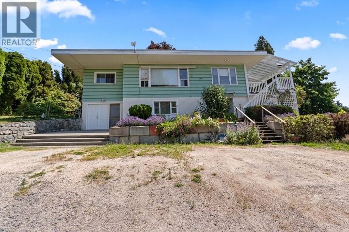 Property Photo: 230 22 Avenue North BC V0B 1G5