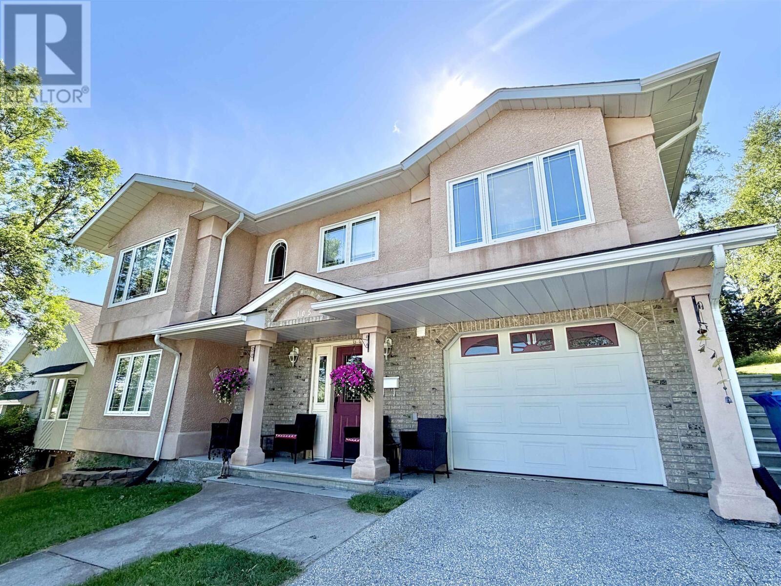 Property Photo: 105 South Park Dr ON P9N 4G1