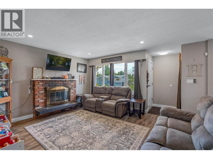 4280 Davie Avenue — photo 1