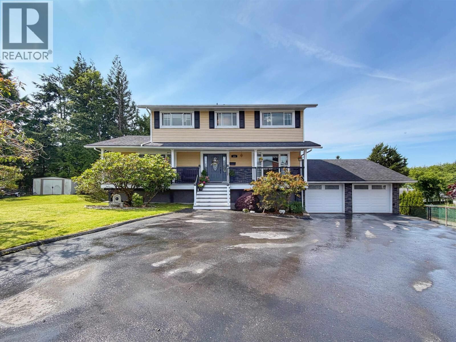Property Photo:  124 Cormorant Place  BC V8J 4G3 