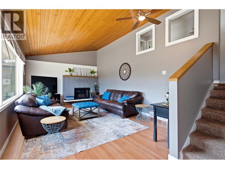 Property Photo:  826 Lethbridge Avenue  BC V2B 1X8 