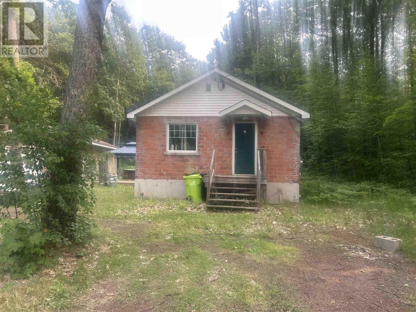 Property Photo: 4760 Second Lin W ON P6A 6K4
