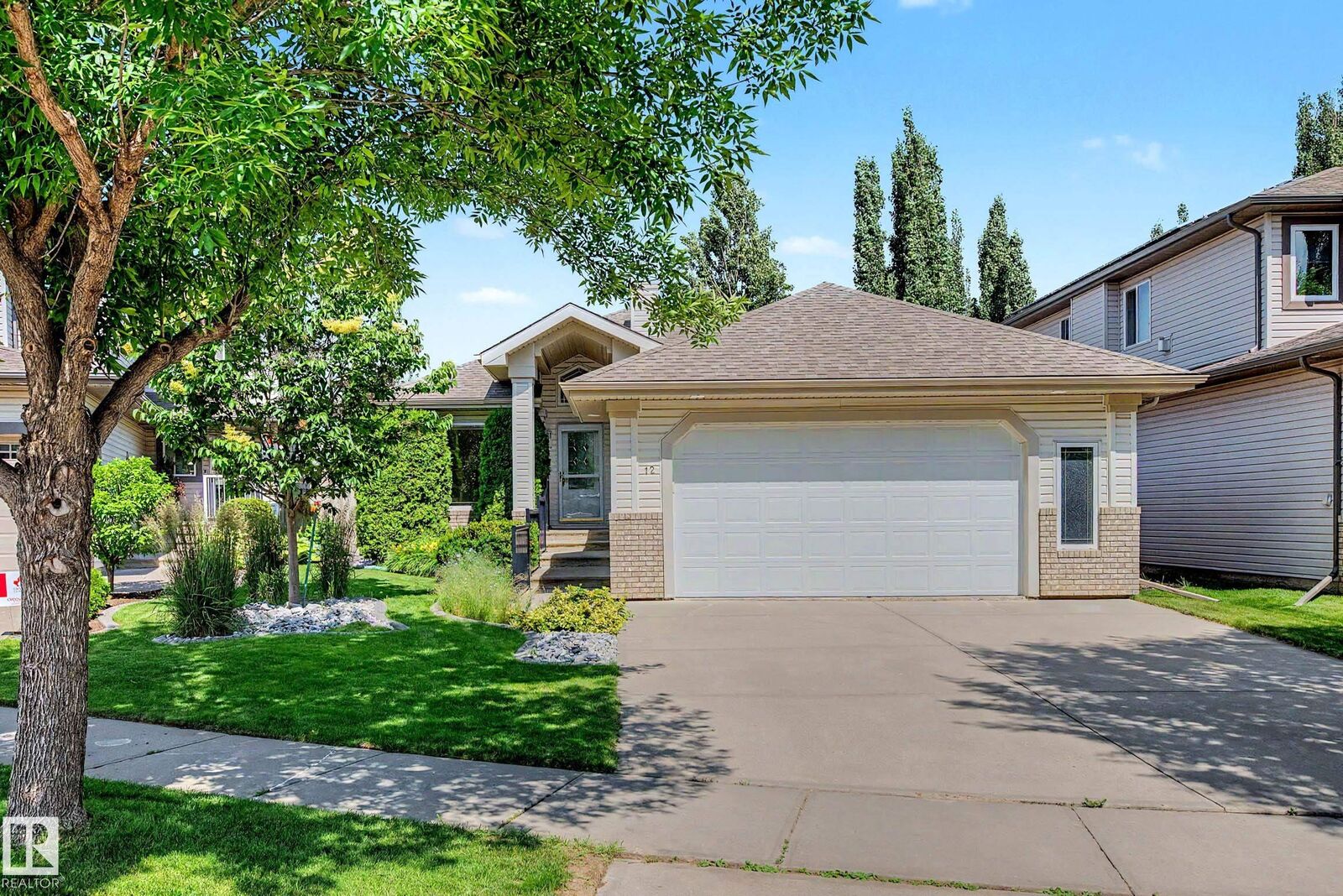 Property Photo: 12 Encino Close AB T8N 7B5