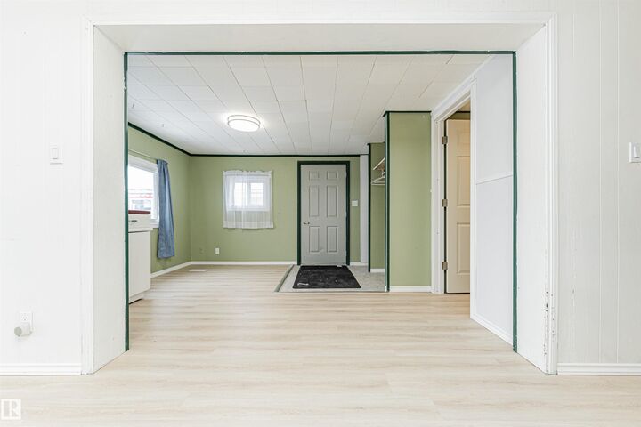 Property Photo:  10401 101 A Street  AB T8R 1B1 