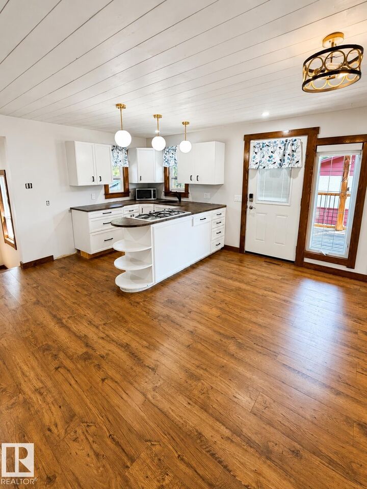 Property Photo: 610 8 Avenue AB T9W 1B4