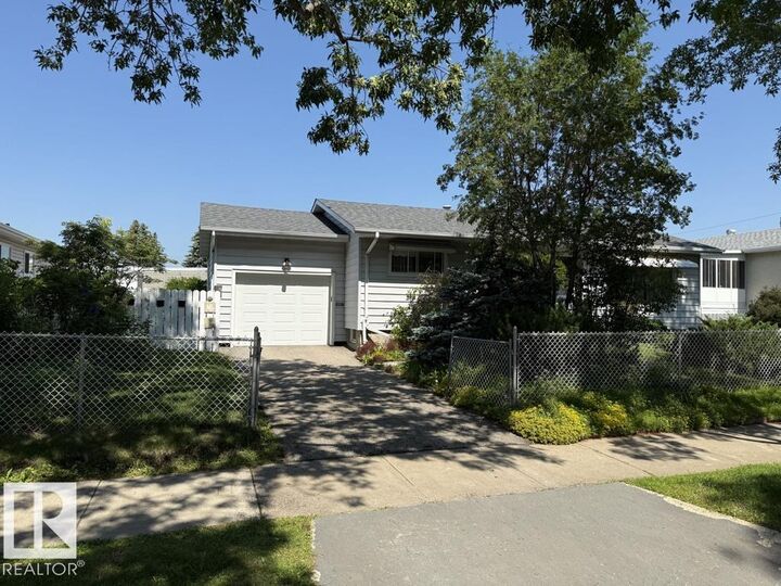 Property Photo:  9908 96A Avenue  AB T8L 1P6 