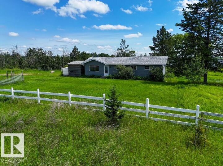 Property Photo: 4715 49 Avenue AB T0B 3T0