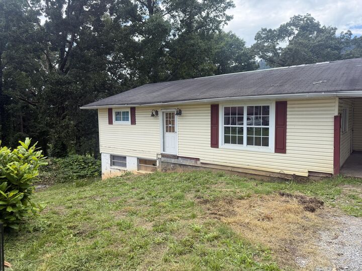 Property Photo: 211 S Oak Street TN 37397