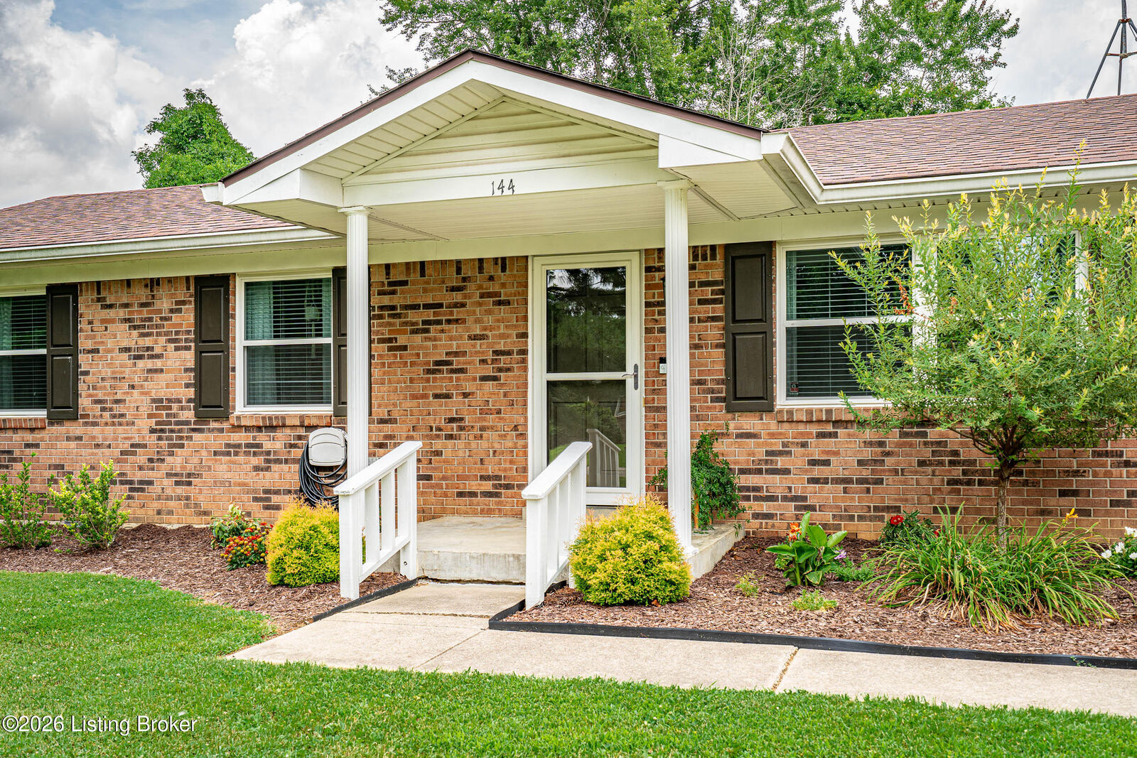 Property Photo: 144 North St KY 40165