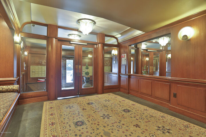 Property Photo:  15 Lafayette Court 1B  CT 06830 