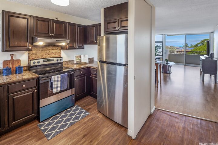 Property Photo: 1015 Ala Napunani Street 402 HI 96818