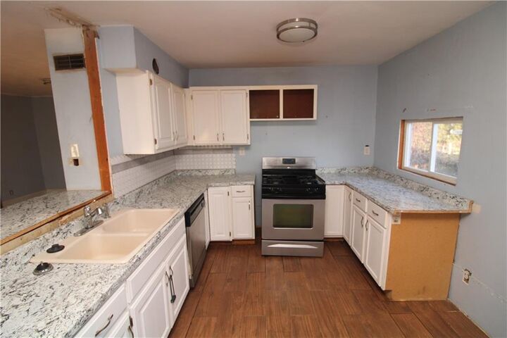 Property Photo:  3305 S Leonard Road  MO 64503 