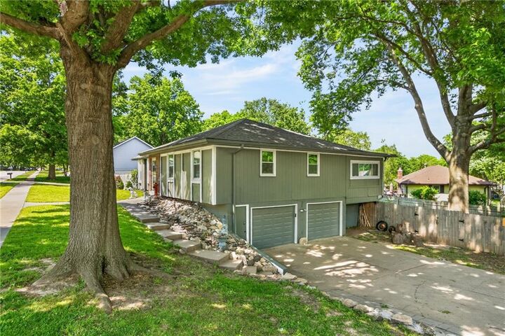 Property Photo:  1524 Oxford Court  MO 64068 