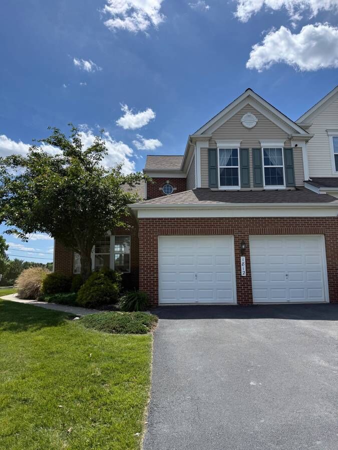 Property Photo:  1812 Emerald Drive  PA 18069 