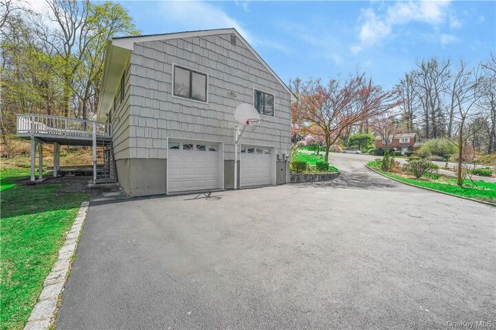 Property Photo: 6 Scarborough Circle NY 10510