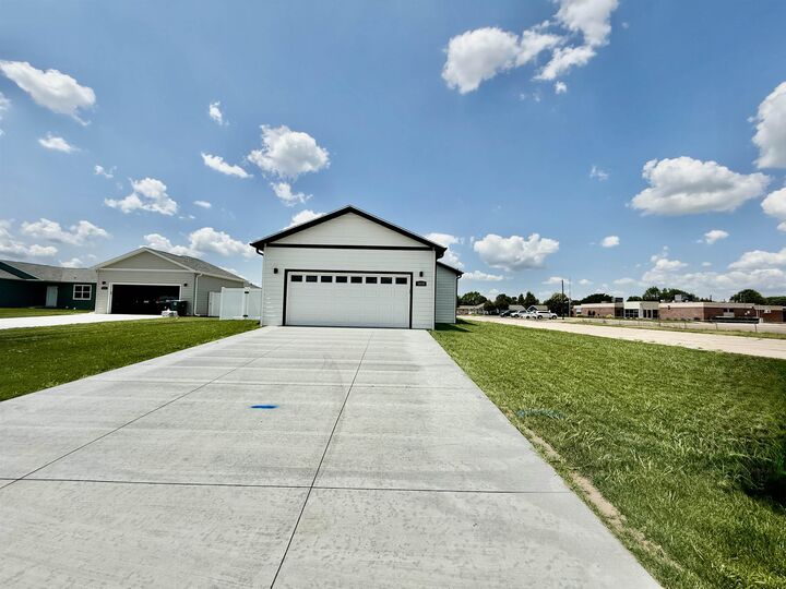 Property Photo:  1620 N Washington Ave  NE 69101 