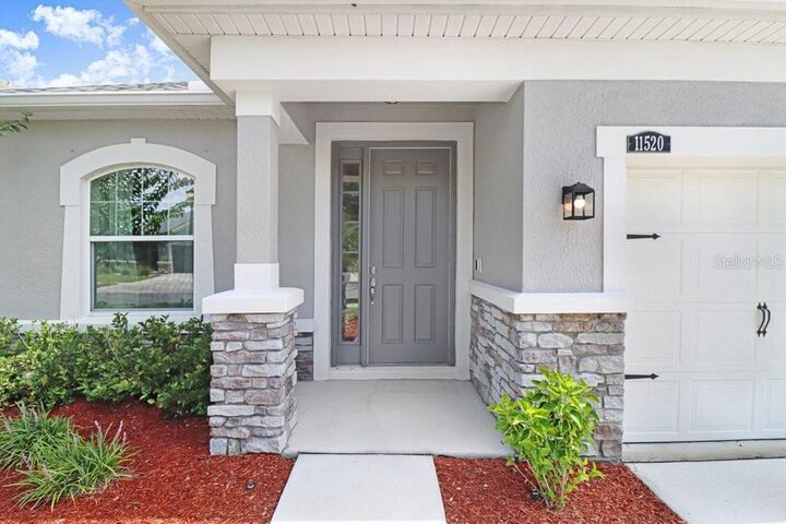 Property Photo: 11520 Blue Woods Drive FL 33569