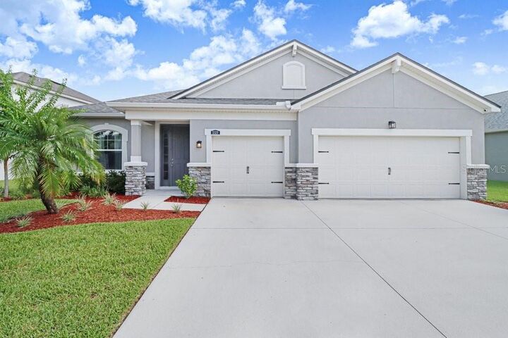 Property Photo:  11520 Blue Woods Drive  FL 33569 