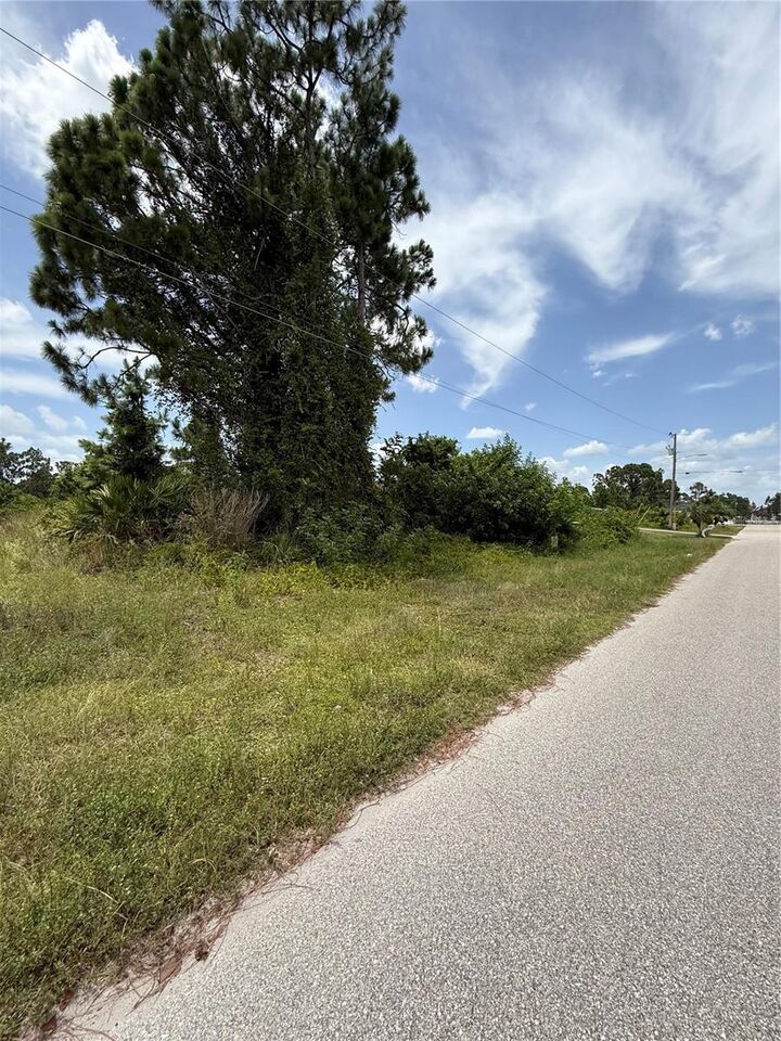 Property Photo: 1112 Hallmark Avenue FL 33974