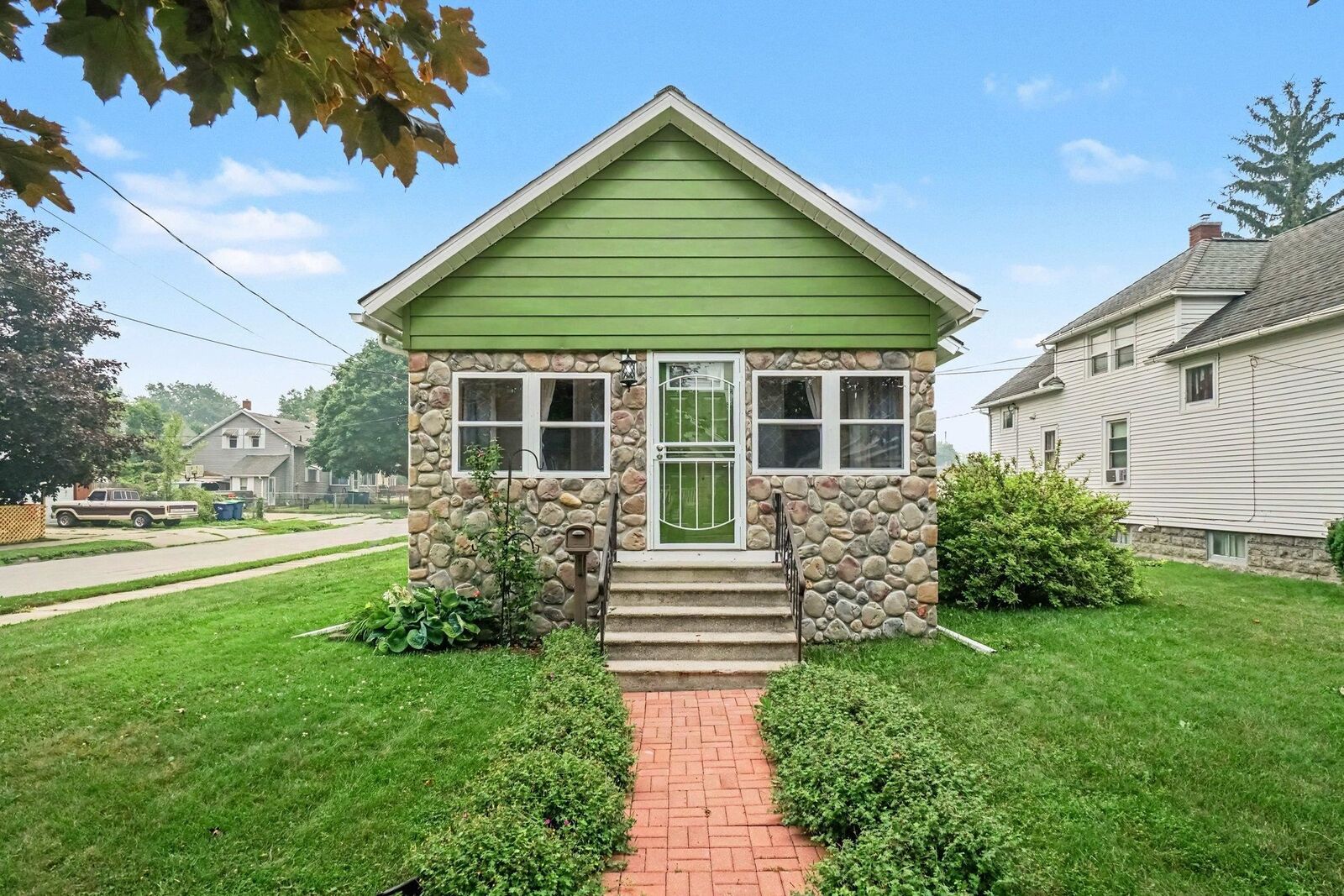 Property Photo:  601 S Sherman Street  MI 48708 