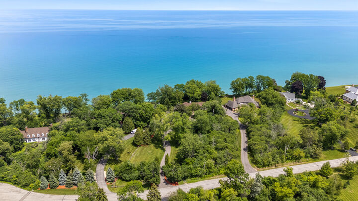 Property Photo: 11272 N Lakeview Pl WI 53092