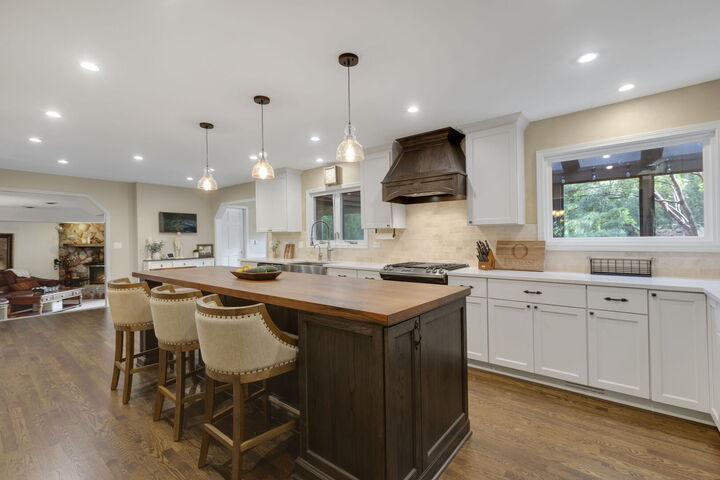 Property Photo:  1211 S Grove Avenue  IL 60010 