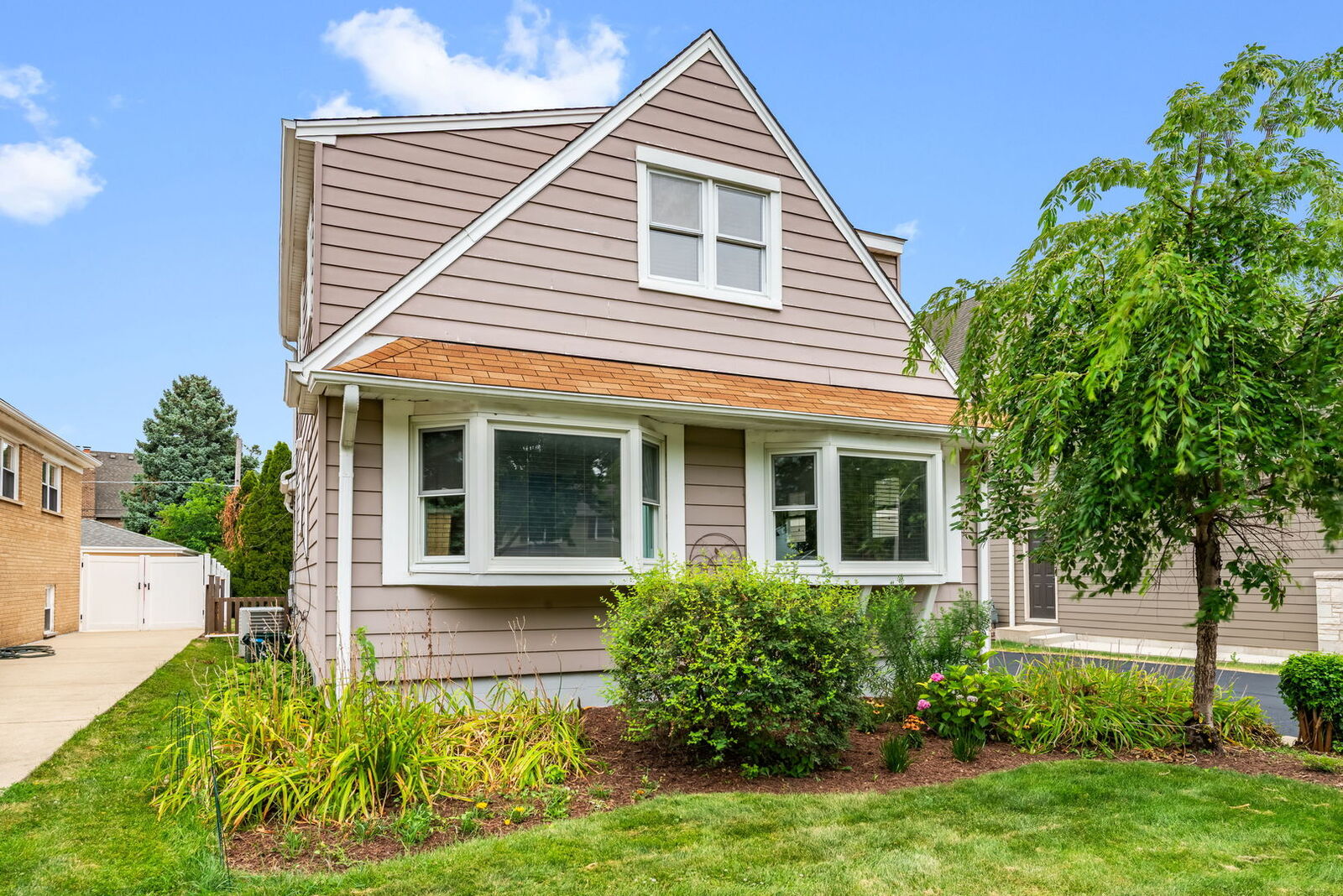 Property Photo: 537 N Walnut Street IL 60126