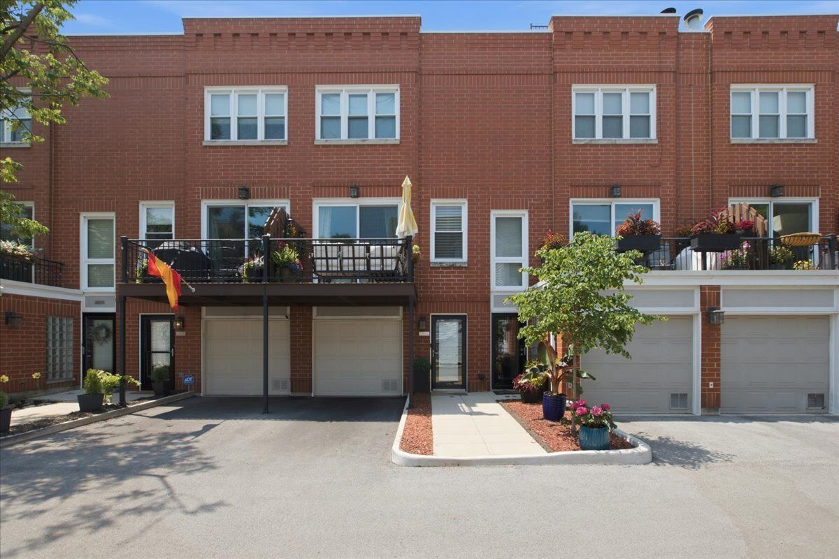 Property Photo: 2901 N Wolcott Avenue D IL 60657