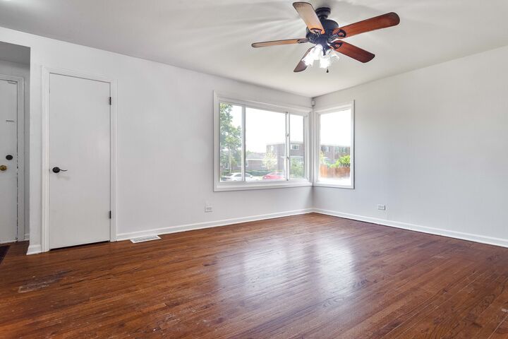 Property Photo:  446 Oak Street  IL 60016 