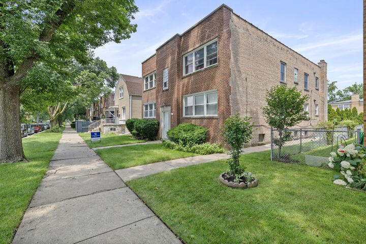 Property Photo: 2830 W Summerdale Avenue 2 IL 60625
