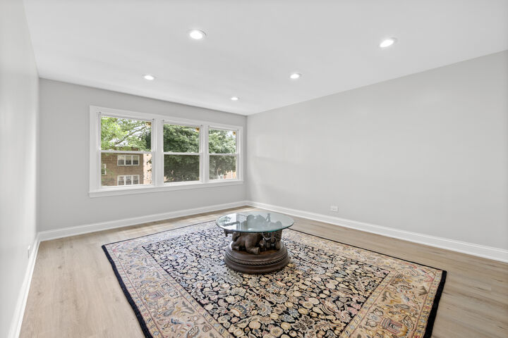 Property Photo: 2830 W Summerdale Avenue 2 IL 60625